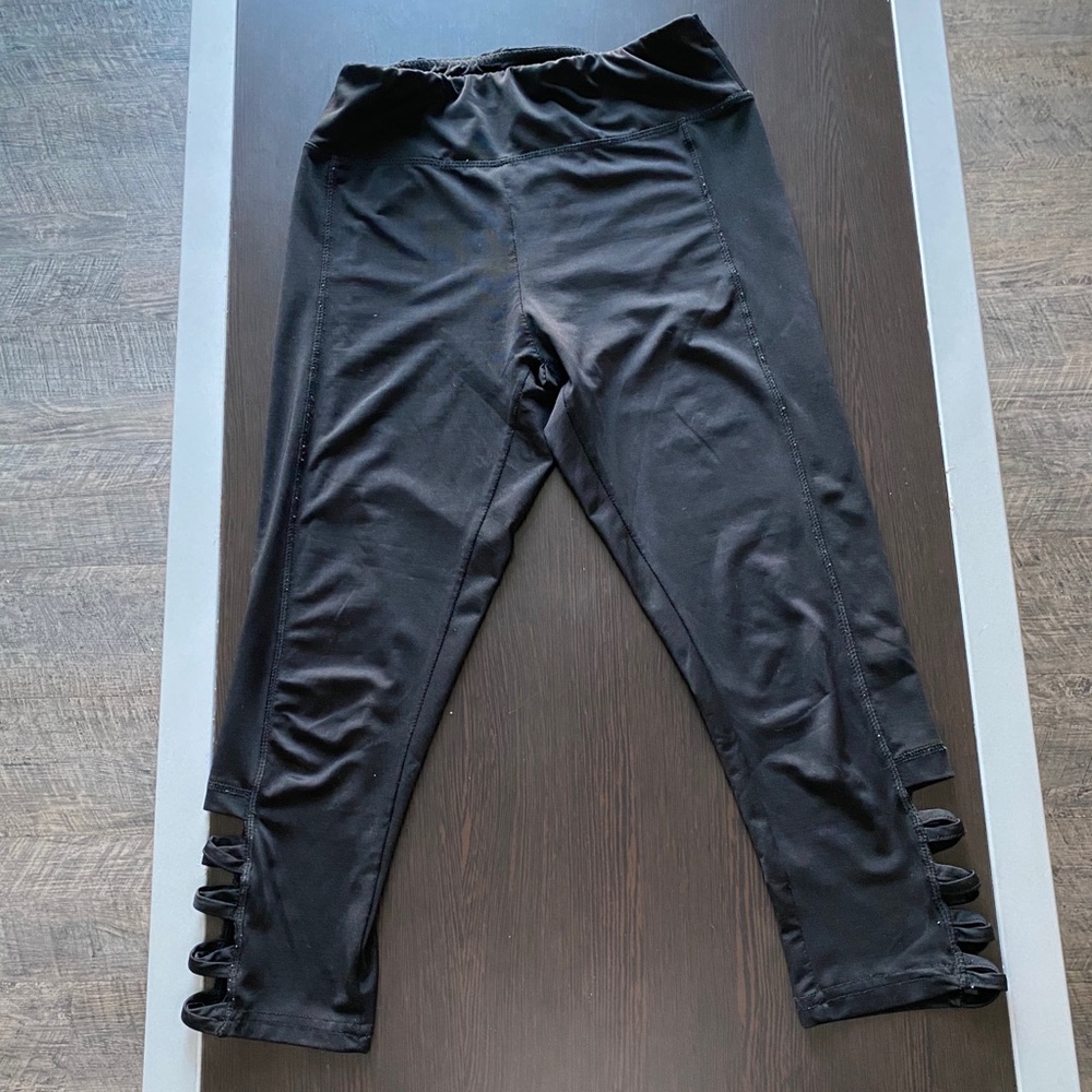 Cropped black leggings